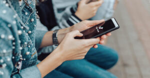 TikTok намагається позбавитися свого китайського походження