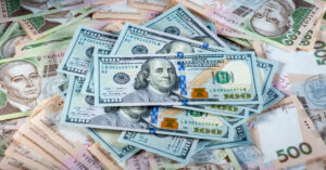 Девальвація офіційного курсу гривні збільшить інфляцію лише на 2-3%