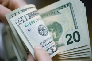 Нацбанк підняв офіційний курс до 36,56 гривні за долар