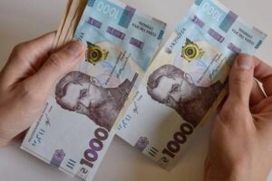 Уряд планує заморозити зарплати бюджетників у 2023 році