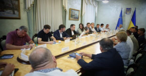 Кабмін дозволить представникам українського бізнесу виїзд за кордон: умови