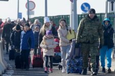 Соціологи розповіли, скільки біженців планують повернутись в Україну