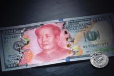 Цифровий юань може загрожувати домінуванню долара: США розробляють свою криптовалюту