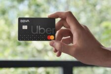 Uber випускає дебетову картку водія та впроваджує пільги для співробітників