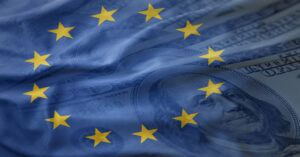 Євро впав до нового мінімуму за два десятиліття: чого чекати на думку провідних аналітиків