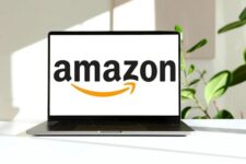 Amazon звинуватила владу США у переслідуванні своїх топ-менеджерів