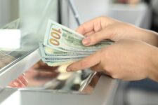 У Нацбанку розповіли, наскільки знизився обіг готівки у касах банків у першому півріччі
