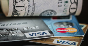 Банки відновили ліміти за кредитними картками