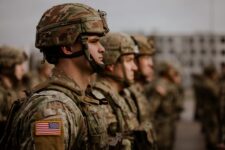 У США відкриють банк для військових з безвідсотковими кредитами, кешбеками та бонусами