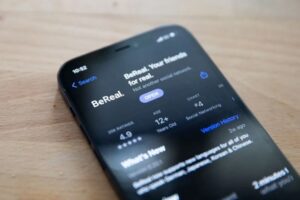 Протилежність Instagram: у США набирає популярності нова соцмережа