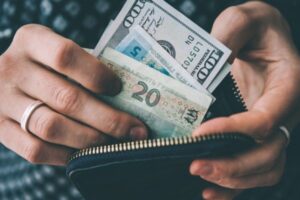 ПриватБанк временно удвоил комиссию при международных платежах