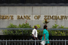 Родом из Зимбабве: Самая стабильная валюта в мире в 2022