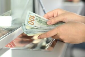 Колебания на валютном рынке носят временный характер и вызваны действиями спекулянтов — НБУ