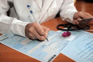 Ліквідація Фонду соцстрахування: як тепер виплачуватимуть лікарняні