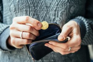 Сколько украинцев сегодня вынуждены искать подработку: опрос кадрового портала