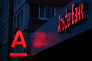 Акціонери готові безоплатно передати Альфа-Банк державі