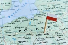 У Польщі можуть урізати соцвиплати українським біженцям?