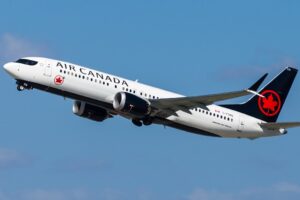 Украинцам предложили бесплатные билеты в Канаду