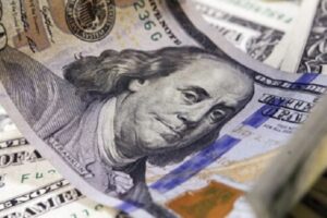 Українцям у Польщі відновили виплату: хто та скільки отримає?