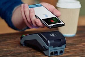 Одежда, аппаратура, лекарства: рейтинг карточных платежей украинцев в сентябре