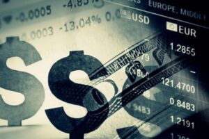 Очікується падіння гривні на фоні ударів по ТЕЦ – коментар НБУ