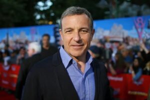 Компания Disney увольняет генерального директора, возвращая бывшего шефа Боба Айгера