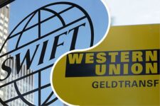 SWIFT чи Western Union: чим краще скористатись українцям для переказу коштів