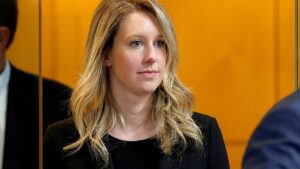 Основательница Theranos Элизабет Холмс, обманывающая инвесторов несуществующей технологией, осуждена