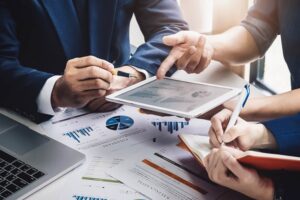 Бізнес під час війни: Кабмін скасував 600 раніше необхідних дозволів