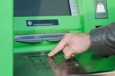 Понад 600 млрд гривень перевели в готівку українці з початку року через банкомати ПриватБанку