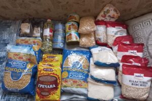 Евакуйовані херсонці зможуть отримати гуманітарну допомогу в інших містах України