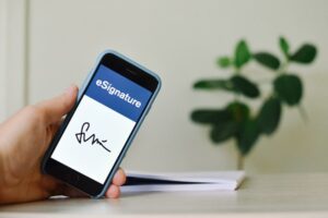 Рада ухвалила законопроект про електронні довірчі документи