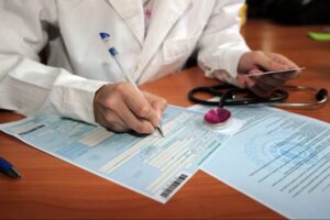 Лікарняні з нового року платитиме Пенсійний фонд: деталі нововведення