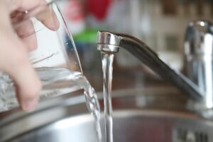 В Україні можуть знову підняти тарифи на холодну воду – ЗМІ