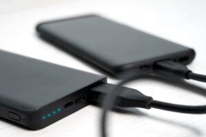 Стало відомо, коли очікувати падіння цін на генератори та павербанки