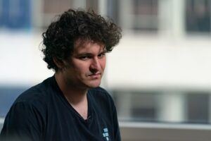 Скандальний колишній глава FTX Бенкман-Фрід погодився на екстрадицію до США