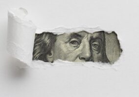 Макрон в отставке, Великобритания снова в ЕС, а в Европе запрещено мясо: Шокирующие прогнозы на 2023 год от Saxo Bank