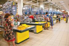 Пенсіонери можуть отримати пенсію на касах супермаркетів – Мінсоцполітики