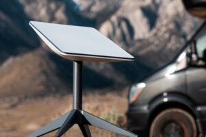 Президент підписав закони, що спрощують ввезення в Україну Starlink та генераторів