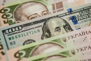 Курс гривні залишається стабільним, та чи надовго — прогнози експертів на 2023 рік