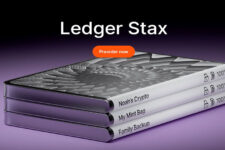 Ledger анонсувала новий апаратний гаманець – Ledger Stax. Характеристики пристрою
