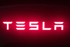 Tesla втрачає $436,32 млрд за три місяці: Кого звинувачує Ілон Маск і яке майбутнє чекає на компанію