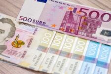 Еще в одной стране ЕС завершается обмен наличной гривны на евро