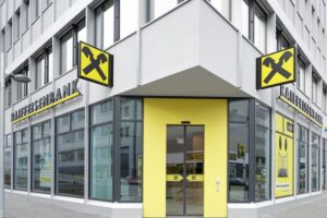 Санкції РНБО обвалили вартість акцій групи Райффайзен Банку