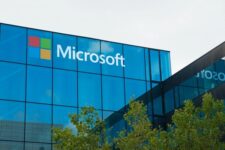 Под песни Стинг: Microsoft уволила тысячи сотрудников после громкого корпоратива в Давосе