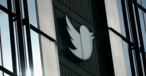 Бывшие сотрудники Twitter только сейчас получили свои официальные соглашения об увольнении. Чем это грозит Илону Маску