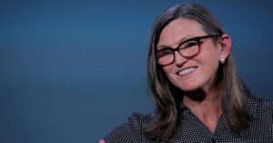 Кеті Вуд придбала ще 33756 акцій Coinbase