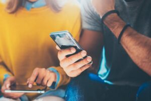 Минреинтеграции запускает мобильное приложение для украинских беженцев за границей: подробности