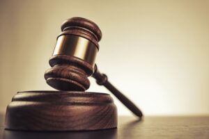 Бывшие партнеры ПриватБанка судятся с банком за продолжение сотрудничества