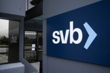 На директоров SVB подали в суд за мошенничество — детали